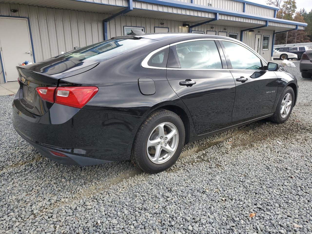 2018 Chevrolet Malibu - Image 3