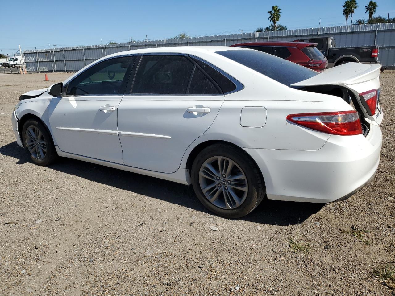 VIN 4T1BF1FK0GU610159 2016 TOYOTA CAMRY no.2