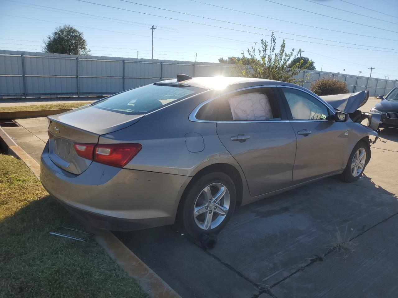 2023 Chevrolet Malibu - Image 3