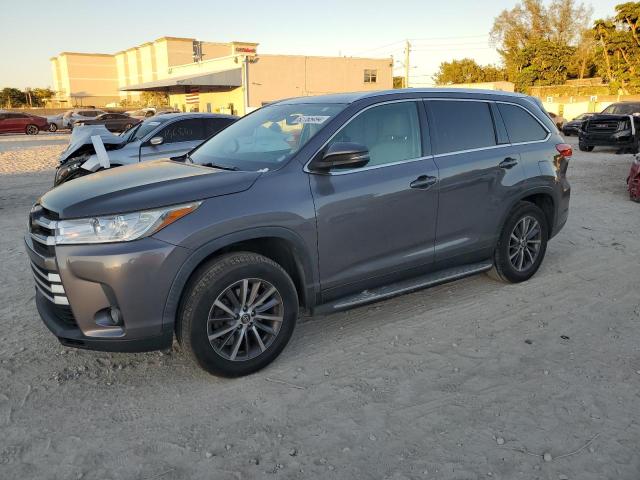 2019 Toyota Highlander Se