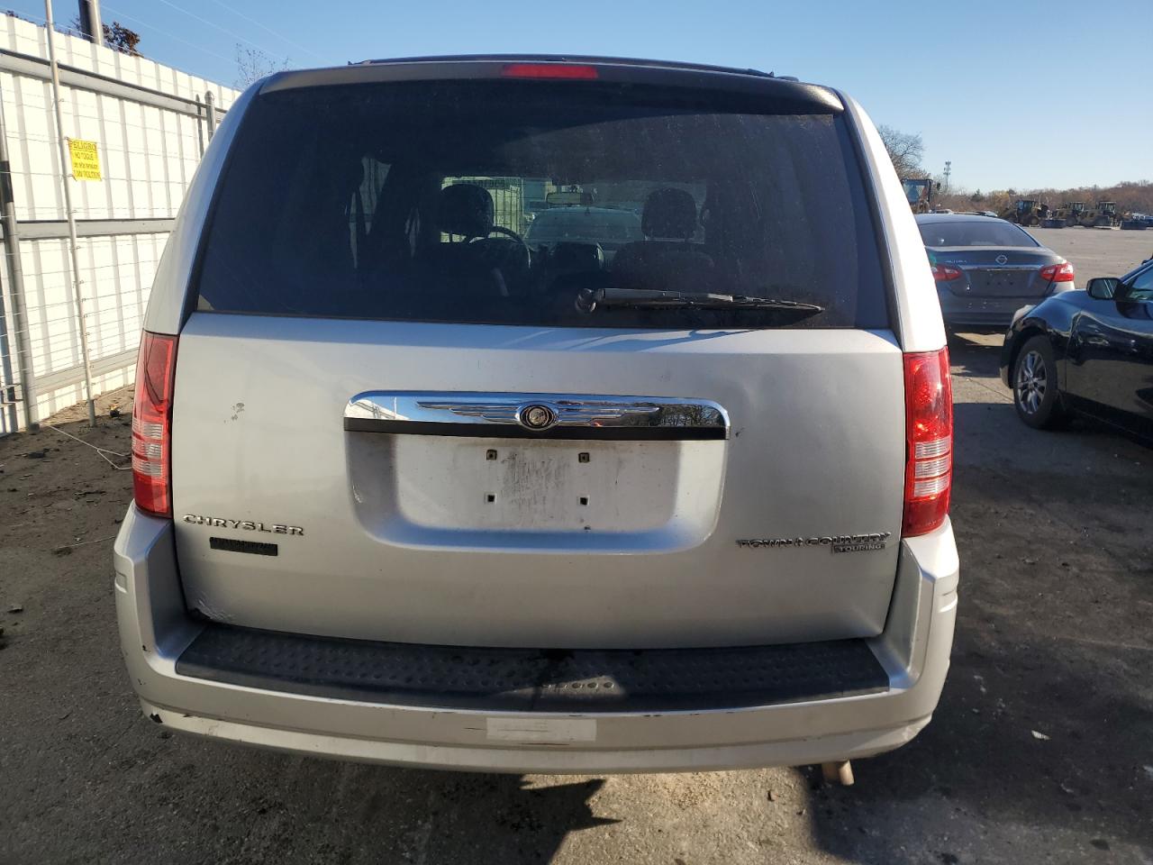 2010 Chrysler Town & Country Touring VIN: 2A4RR5D15AR352568 Lot: 80618444