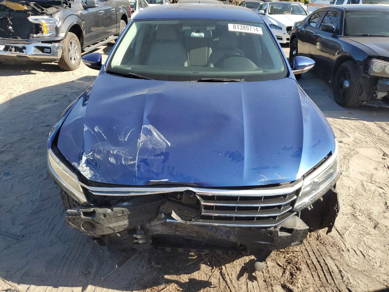 2017 Volkswagen Passat - Image 5