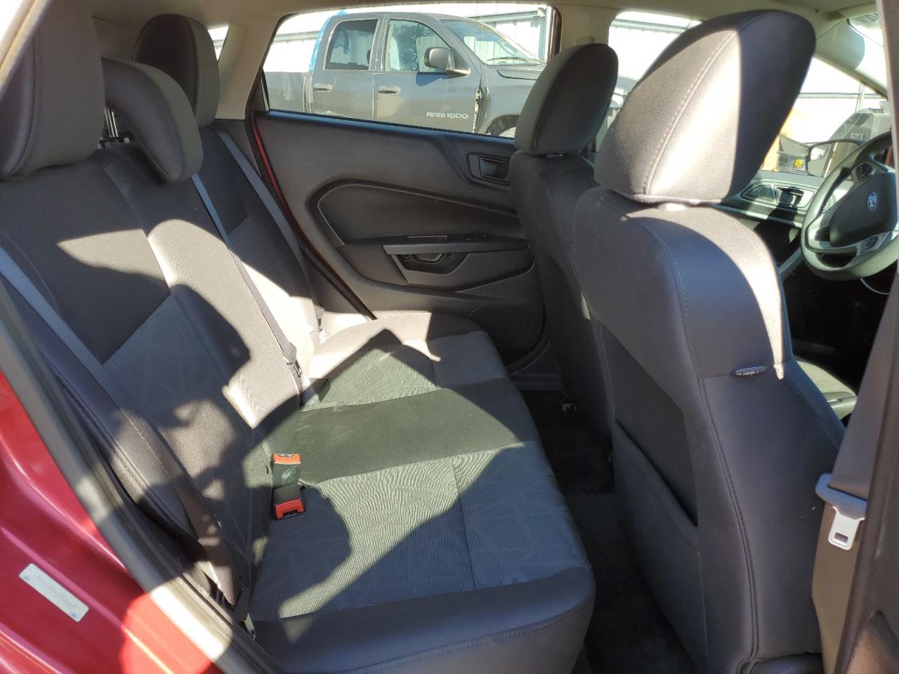 2012 Ford Fiesta - Image 10