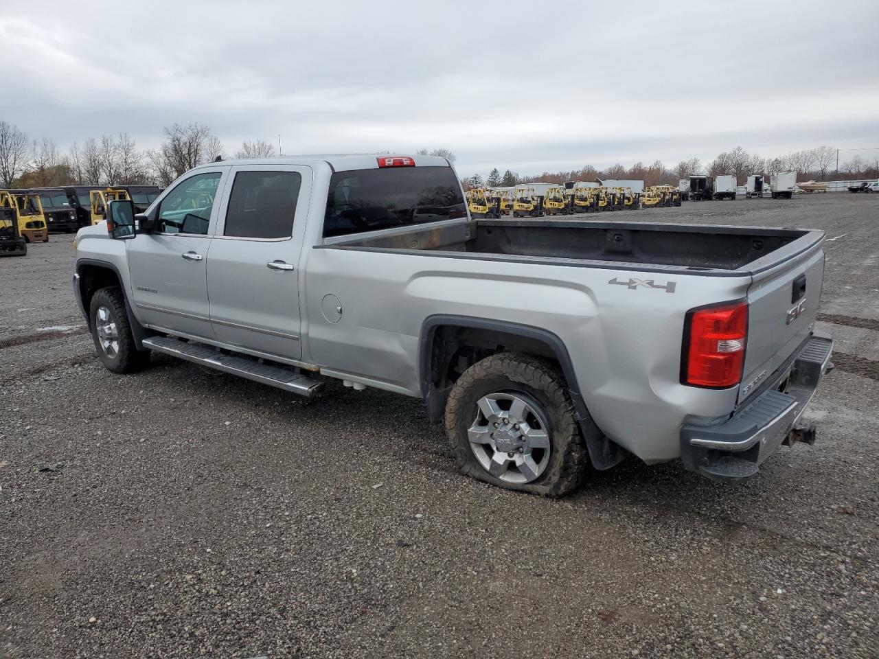 2015 GMC Sierra - Image 2
