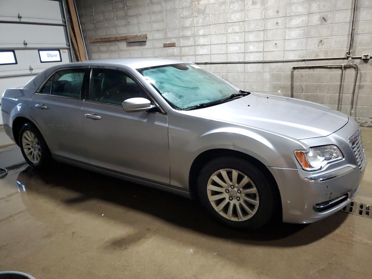 VIN 2C3CCAAG0DH698931 2013 CHRYSLER 300 no.4