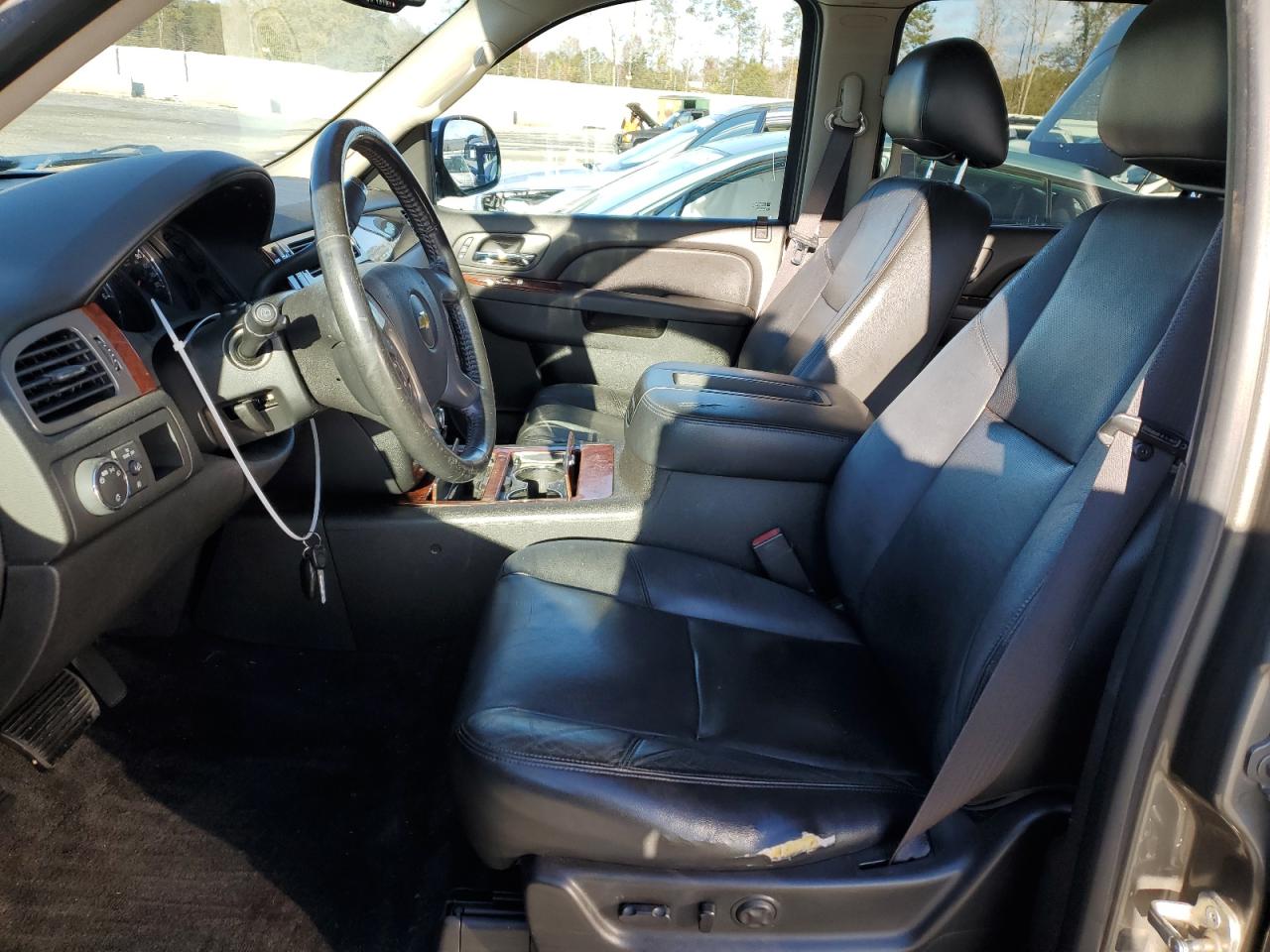 2012 Chevrolet Suburban - Image 7