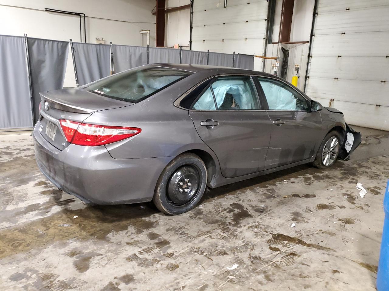 VIN 4T1BF1FK0GU223286 2016 TOYOTA CAMRY no.3