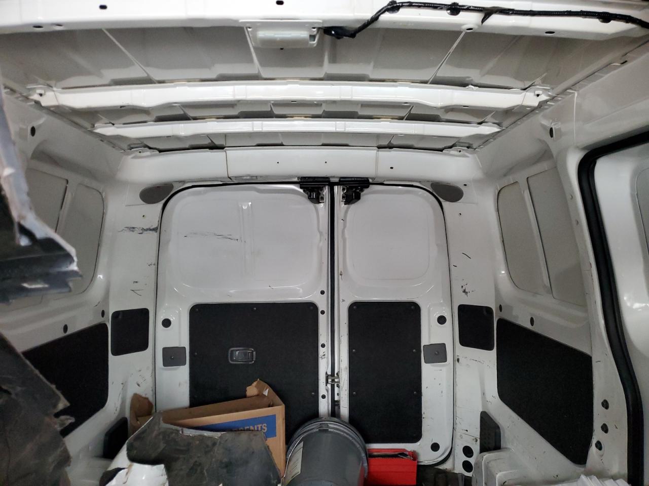 2017 Chevrolet Express - Image 10