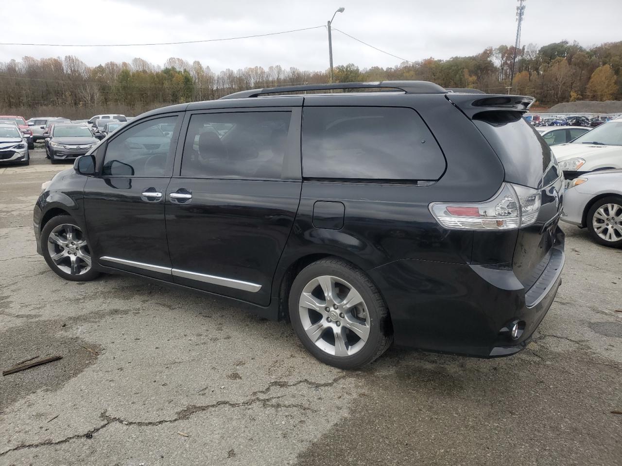 VIN 5TDXK3DC5DS371995 2013 TOYOTA SIENNA no.2