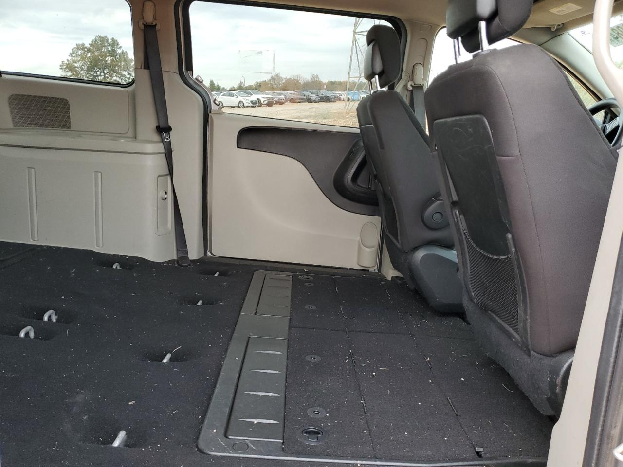 2018 Dodge Caravan - Image 11