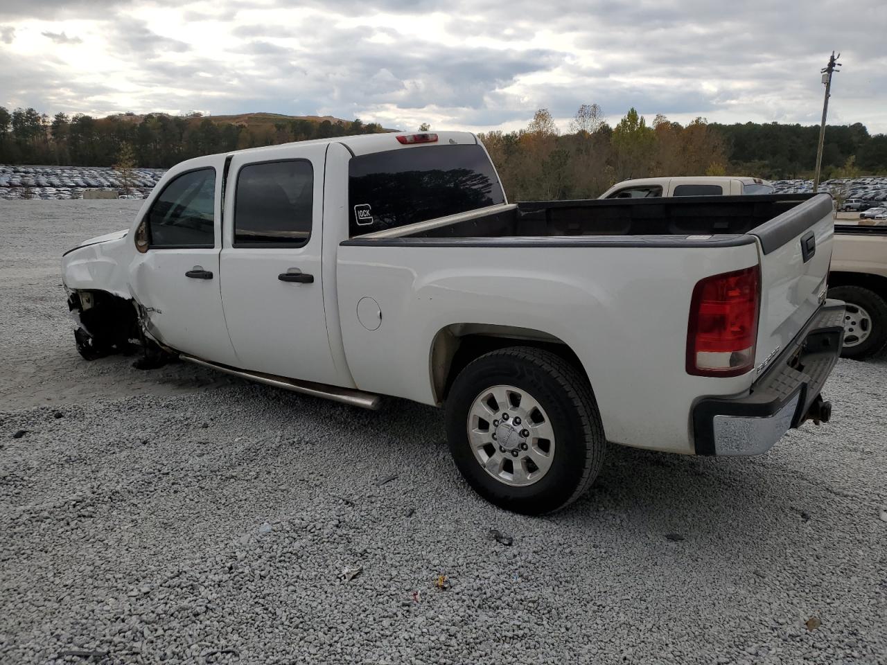 2011 GMC Sierra - Image 2