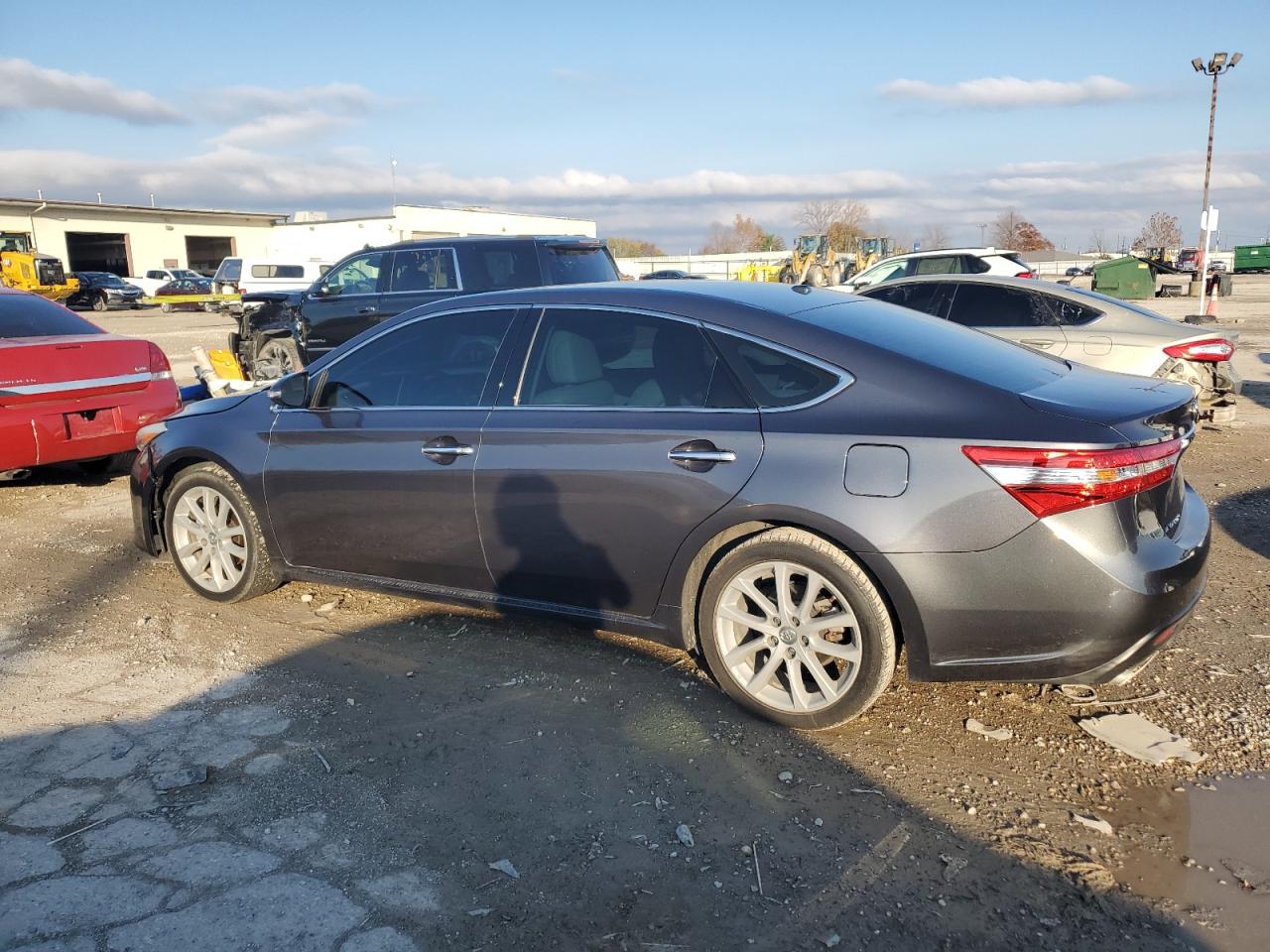 2015 Toyota Avalon - Image 2