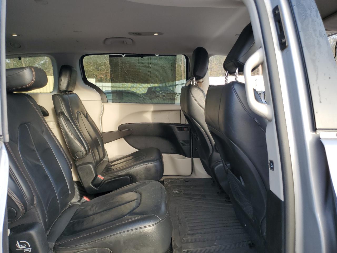 2017 Chrysler Pacifica - Image 11