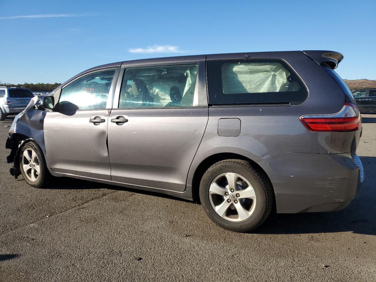 5TDZK3DC2FS586424 2015 TOYOTA SIENNA - Image 2