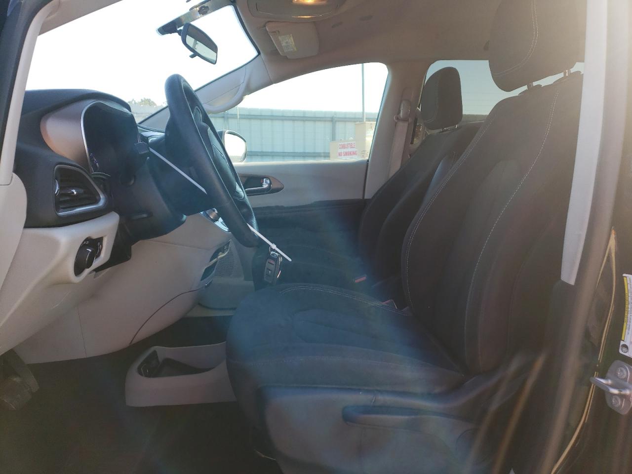2020 Chrysler Voyager - Image 7