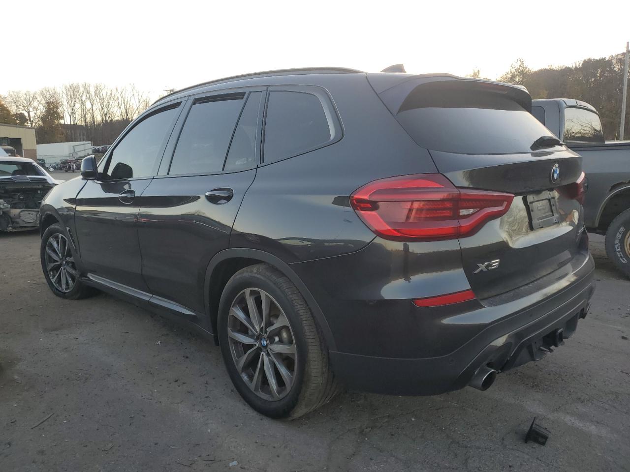 VIN 5UXTR9C5XKLR10477 2019 BMW X3 no.2