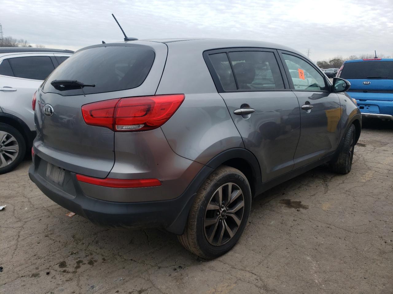 VIN KNDPBCAC9G7806911 2016 KIA SPORTAGE no.3