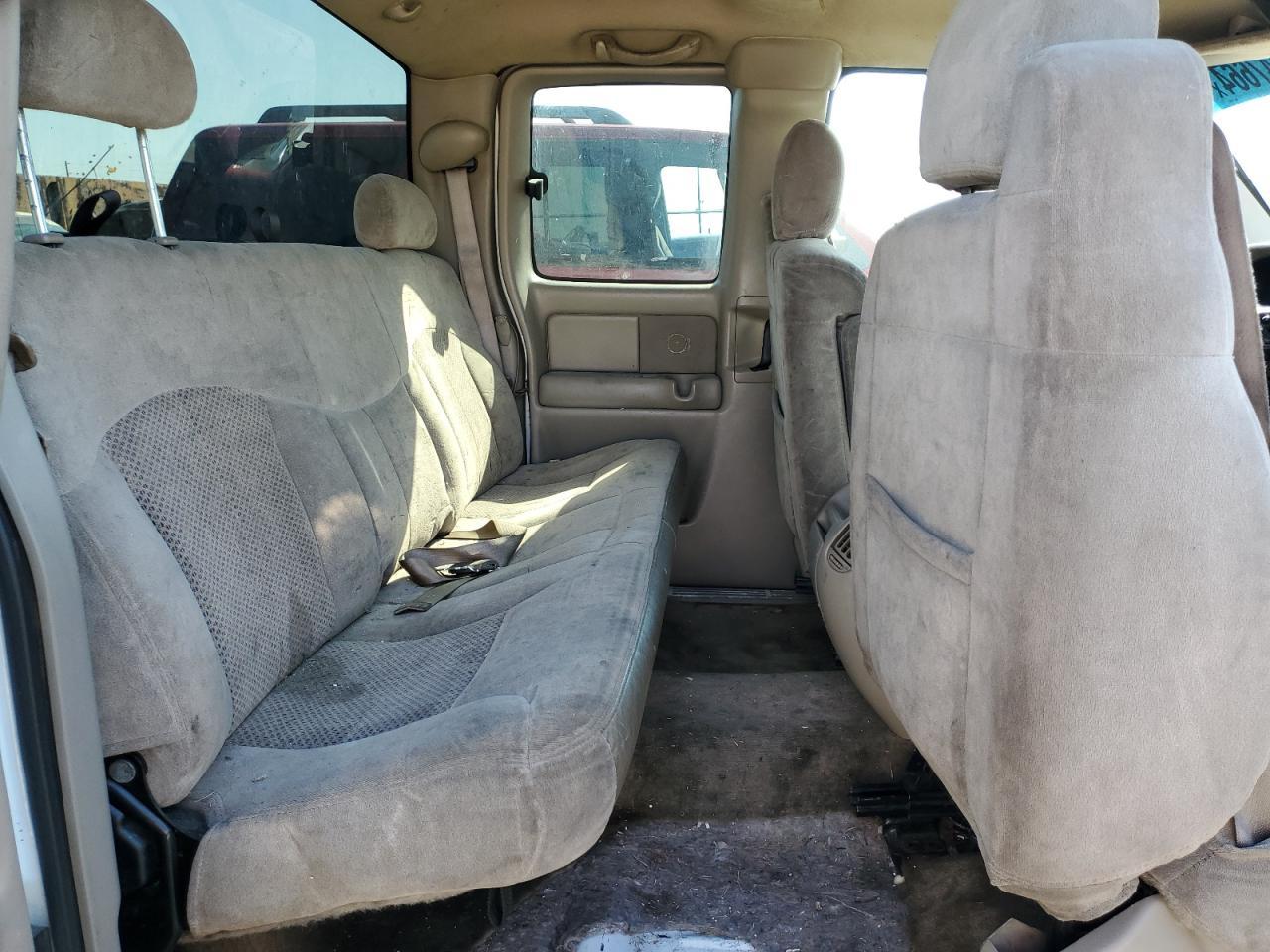 2001 Chevrolet Silverado - Image 10