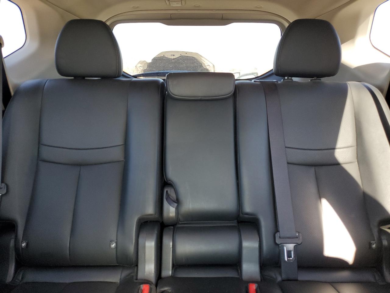 2018 Nissan Rogue - Image 10