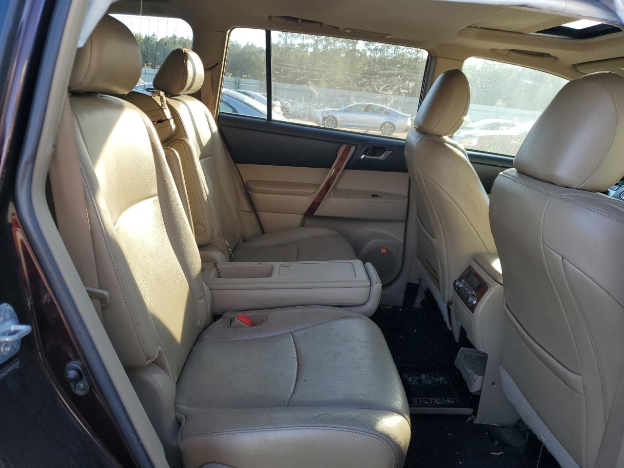 2011 Toyota Highlander - Image 11