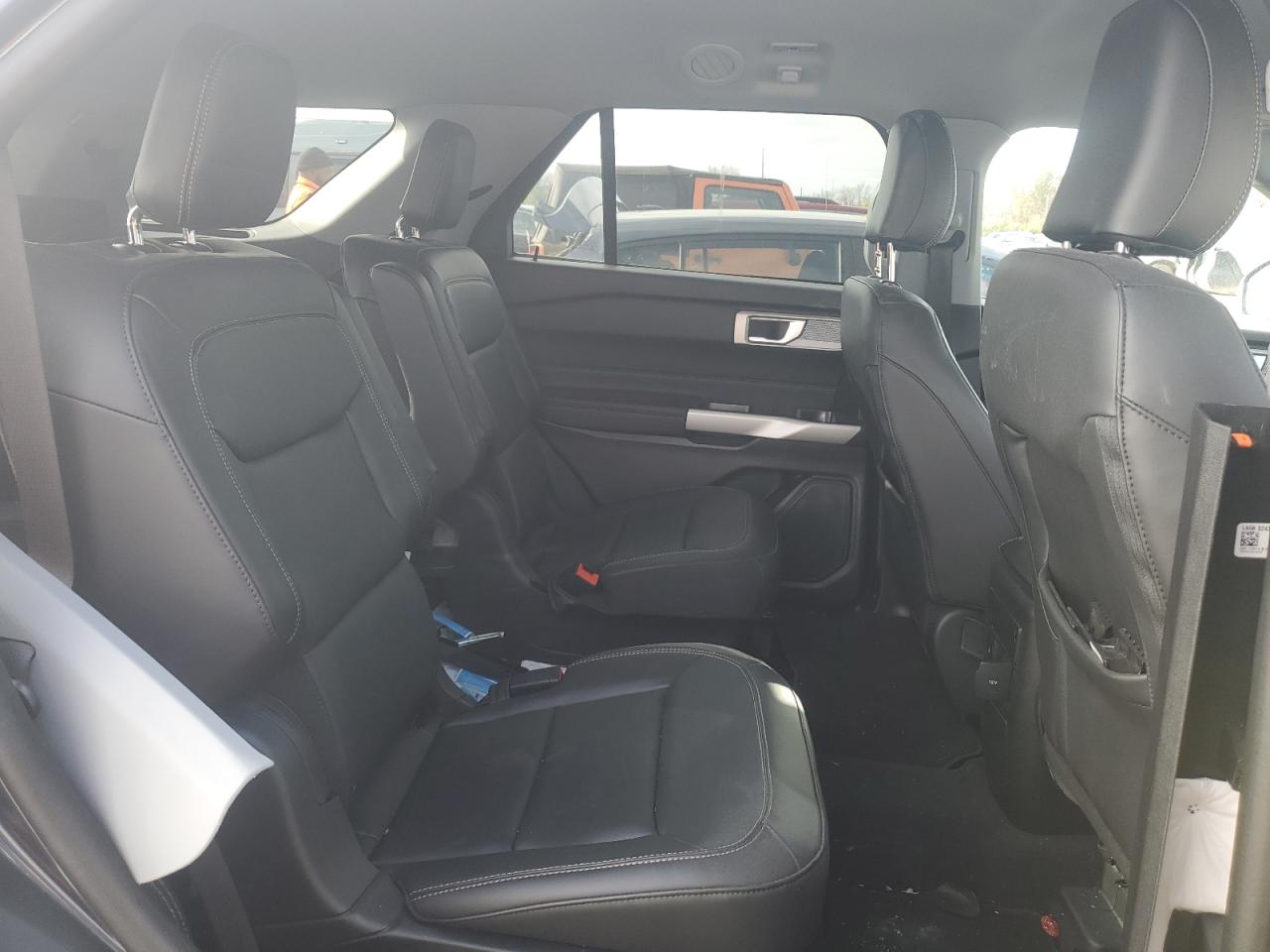 2023 Ford Explorer - Image 11