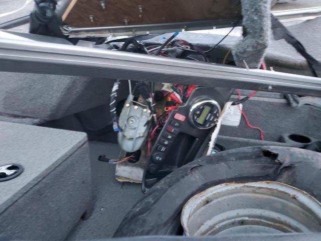 2017 LUND BOAT