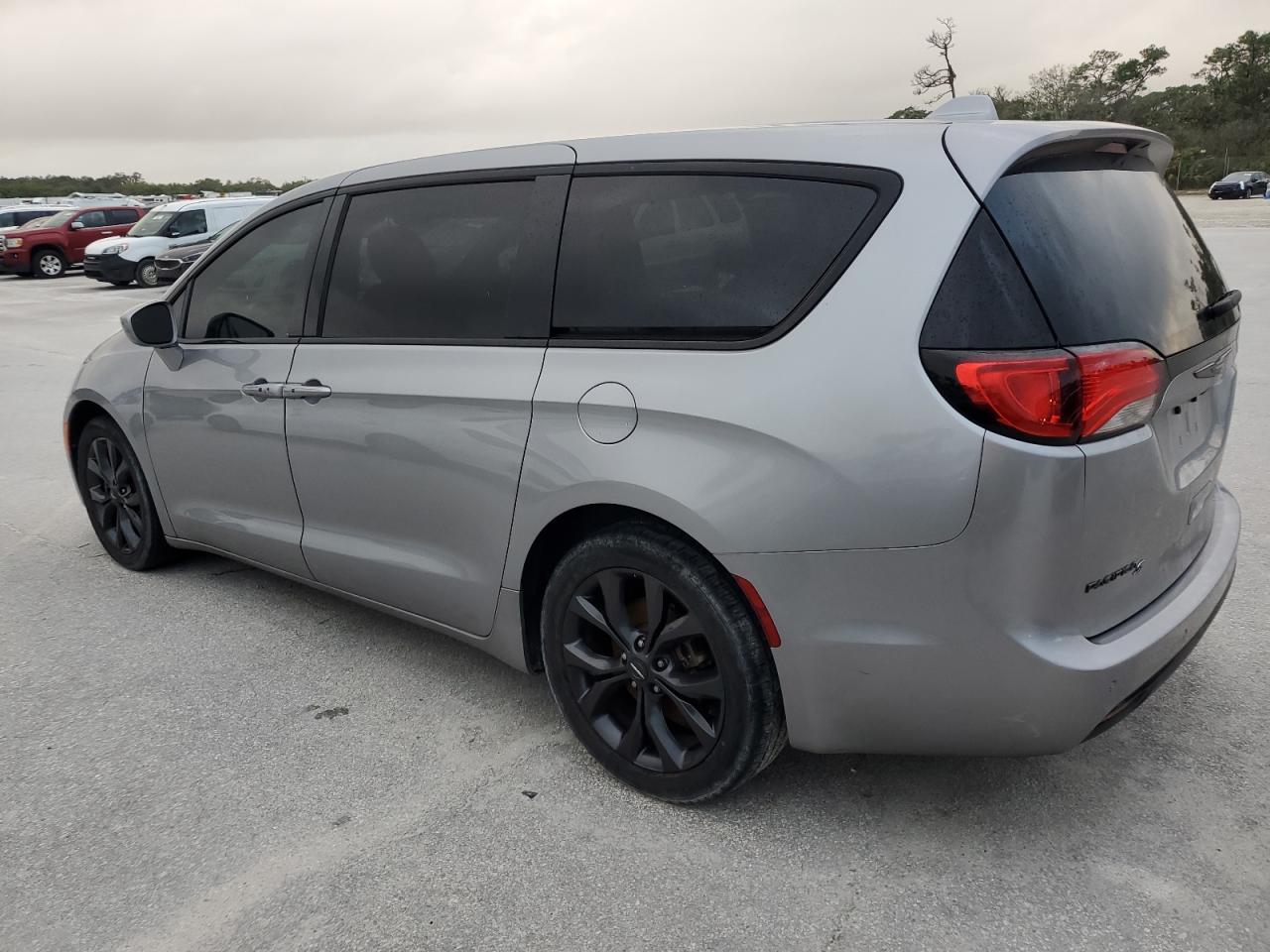 2018 Chrysler Pacifica - Image 2