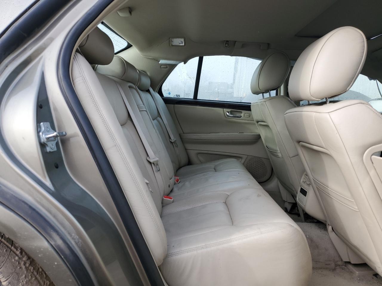 2011 Cadillac DTS - Image 10