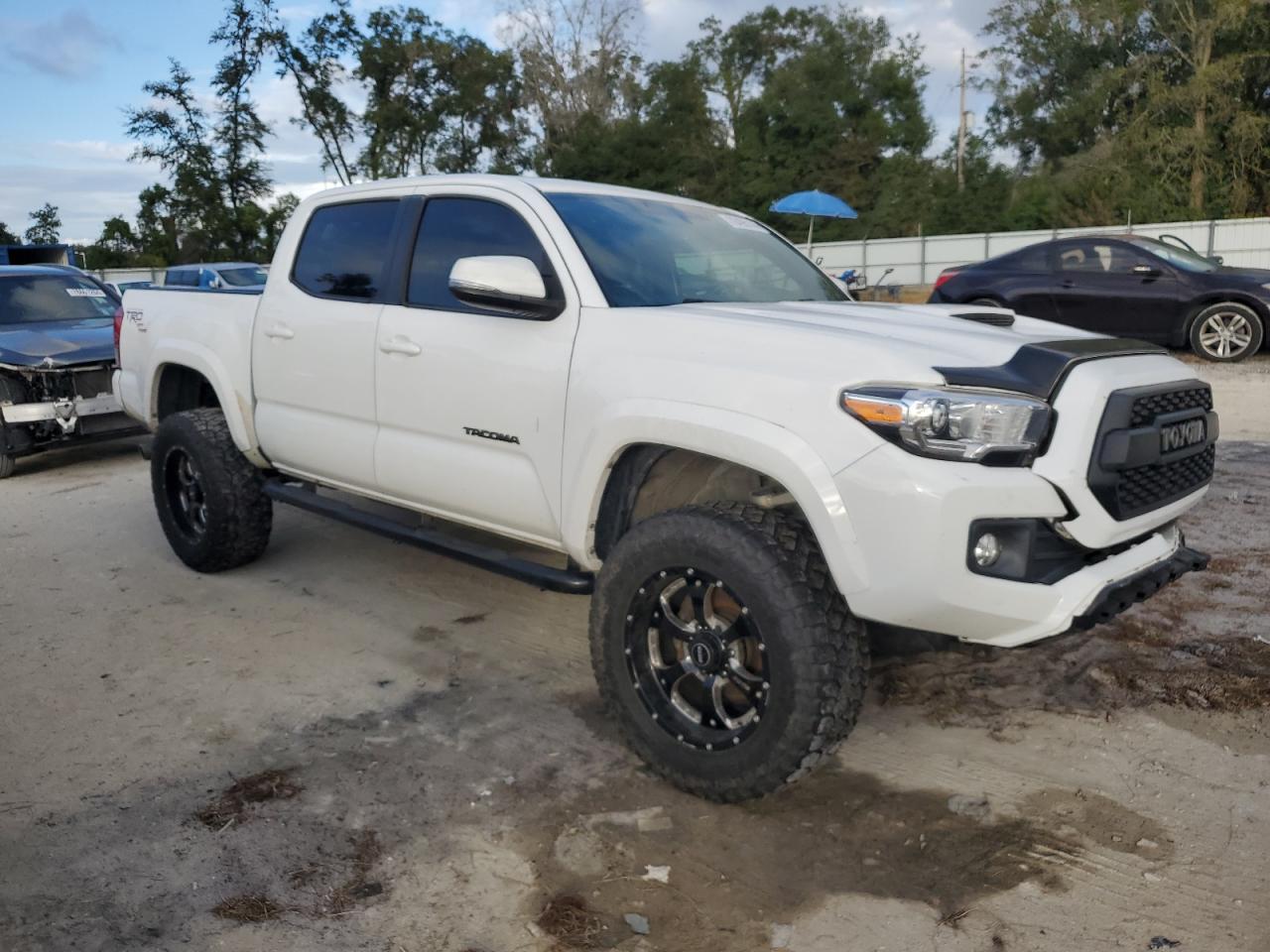 2017 Toyota Tacoma - Image 4