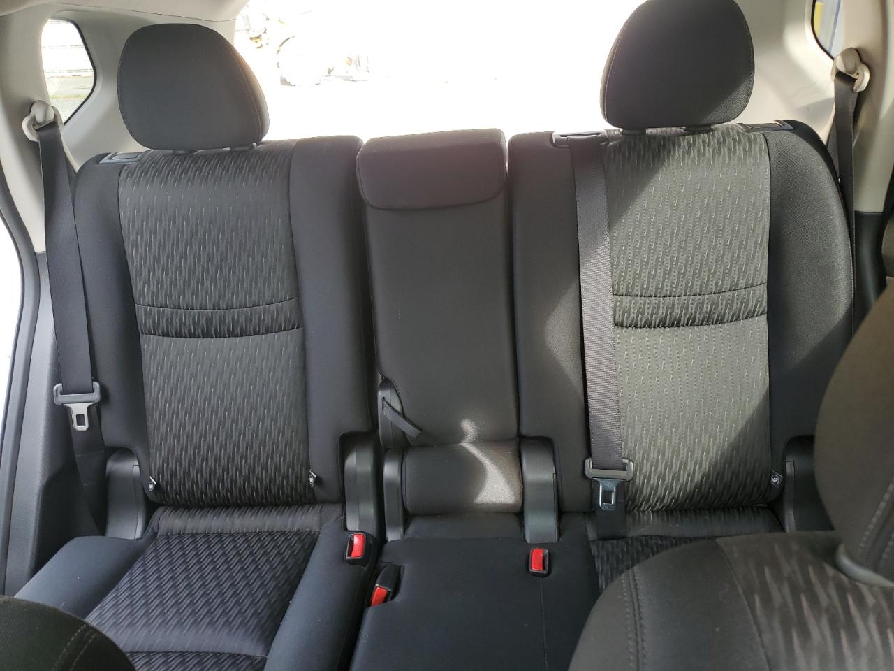 2017 Nissan Rogue - Image 10