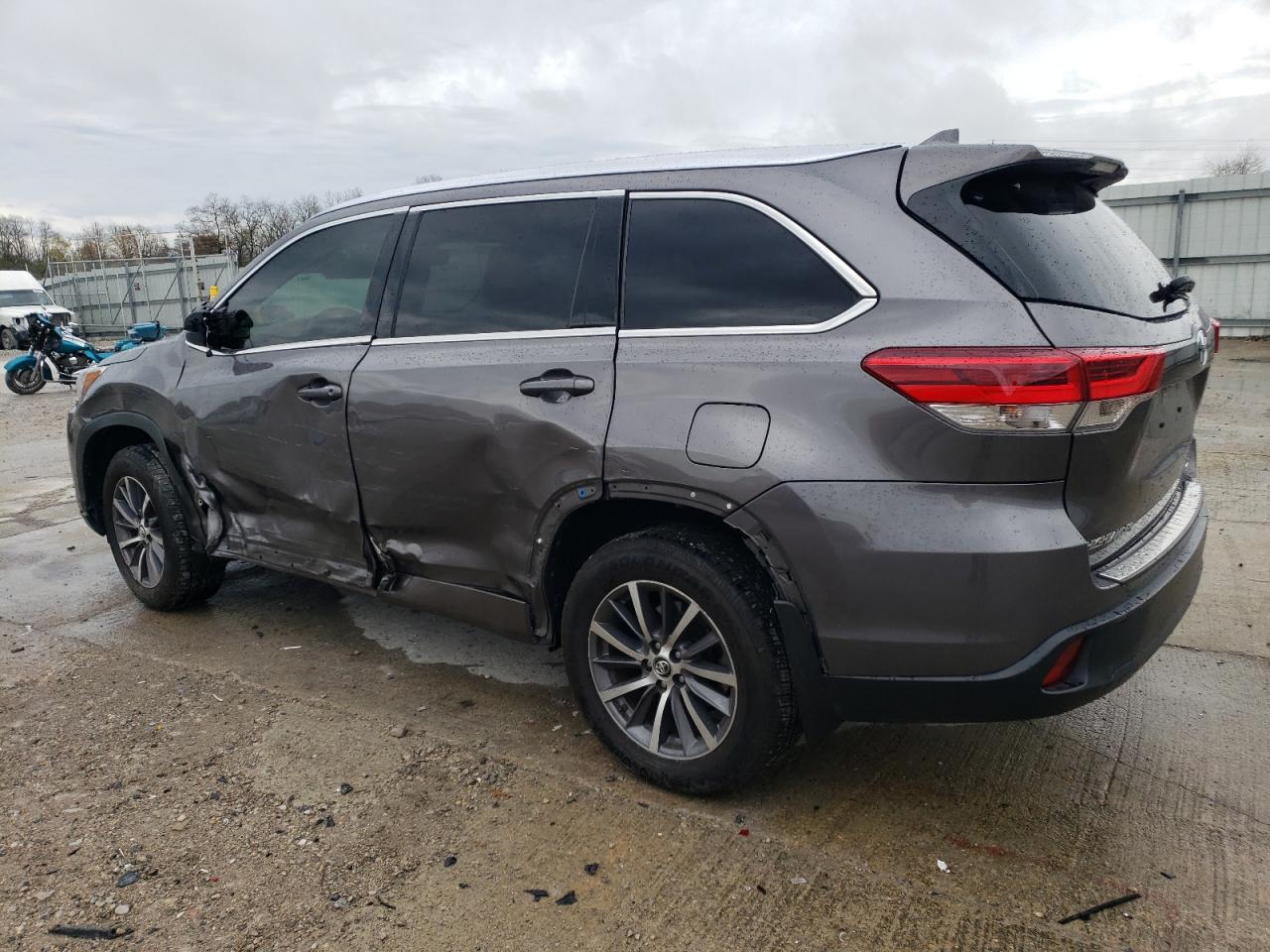 2018 Toyota Highlander - Image 2