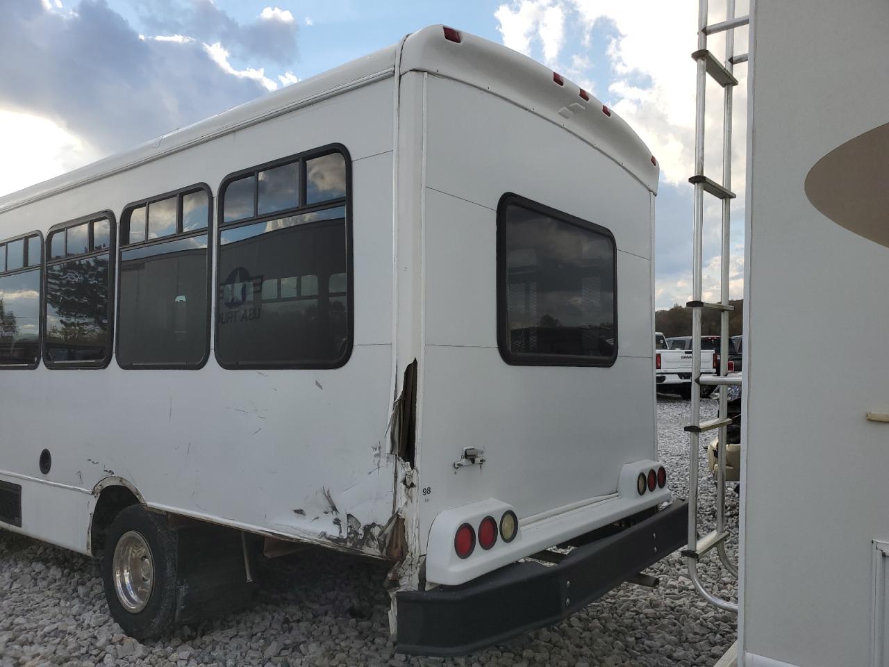 2000 Chevrolet Express - Image 6