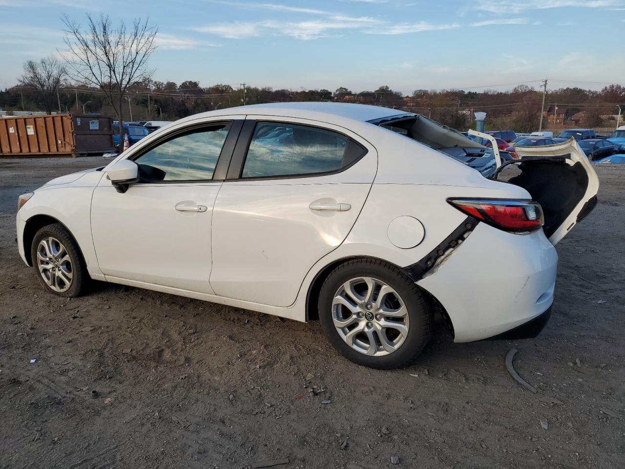 2017 Toyota Yaris - Image 2