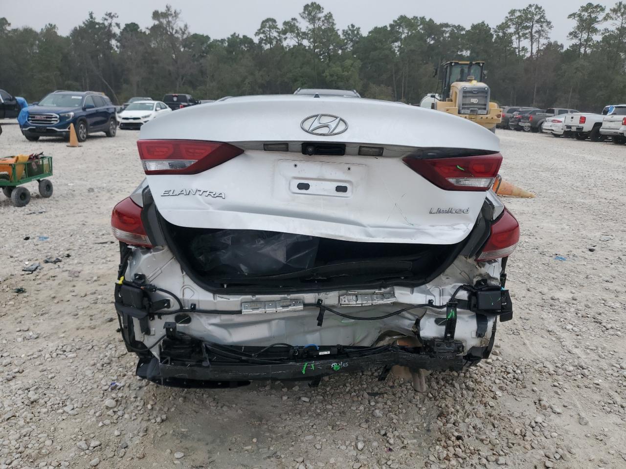 2017 Hyundai Elantra - Image 6