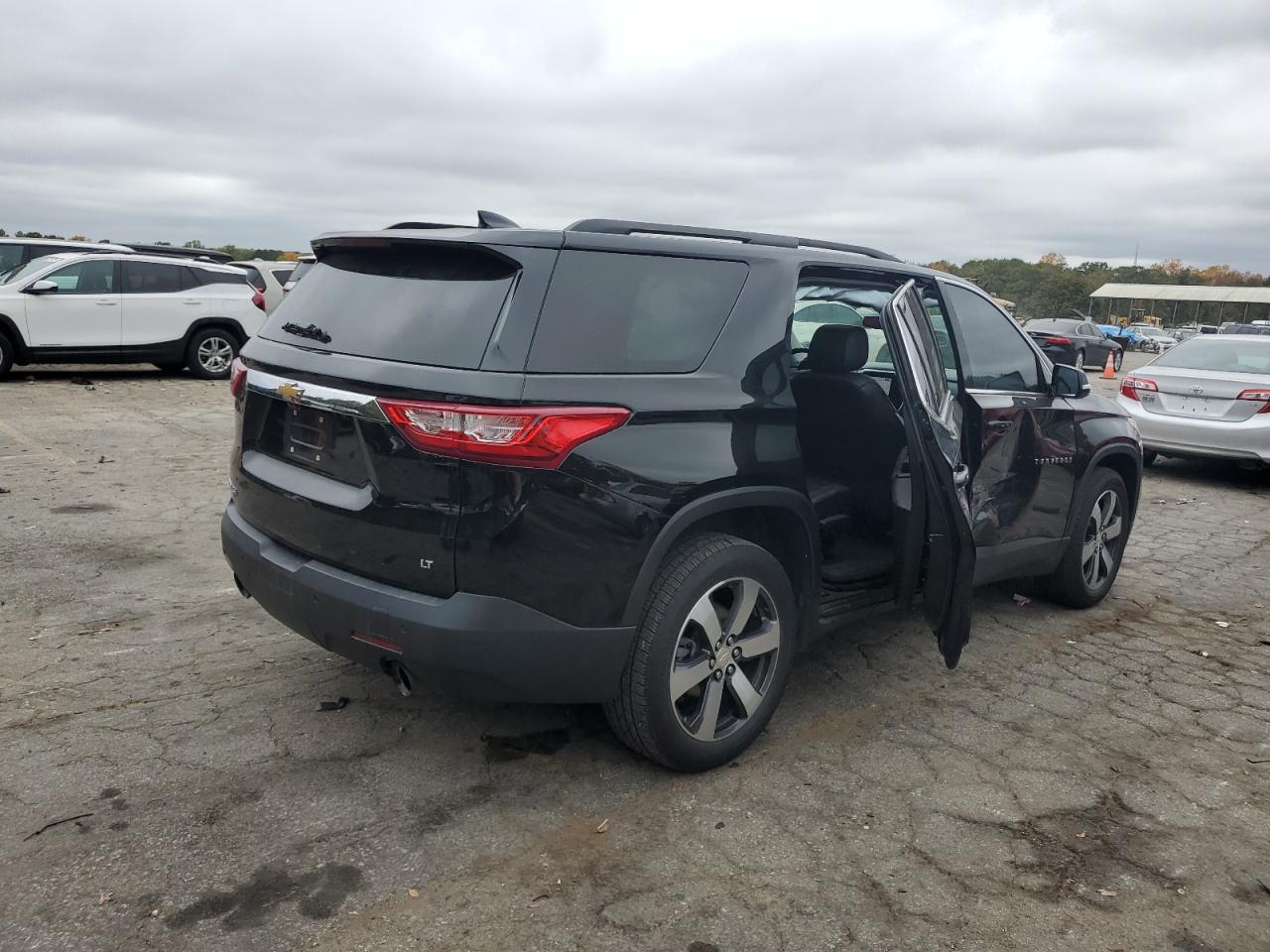 2020 Chevrolet Traverse - Image 3