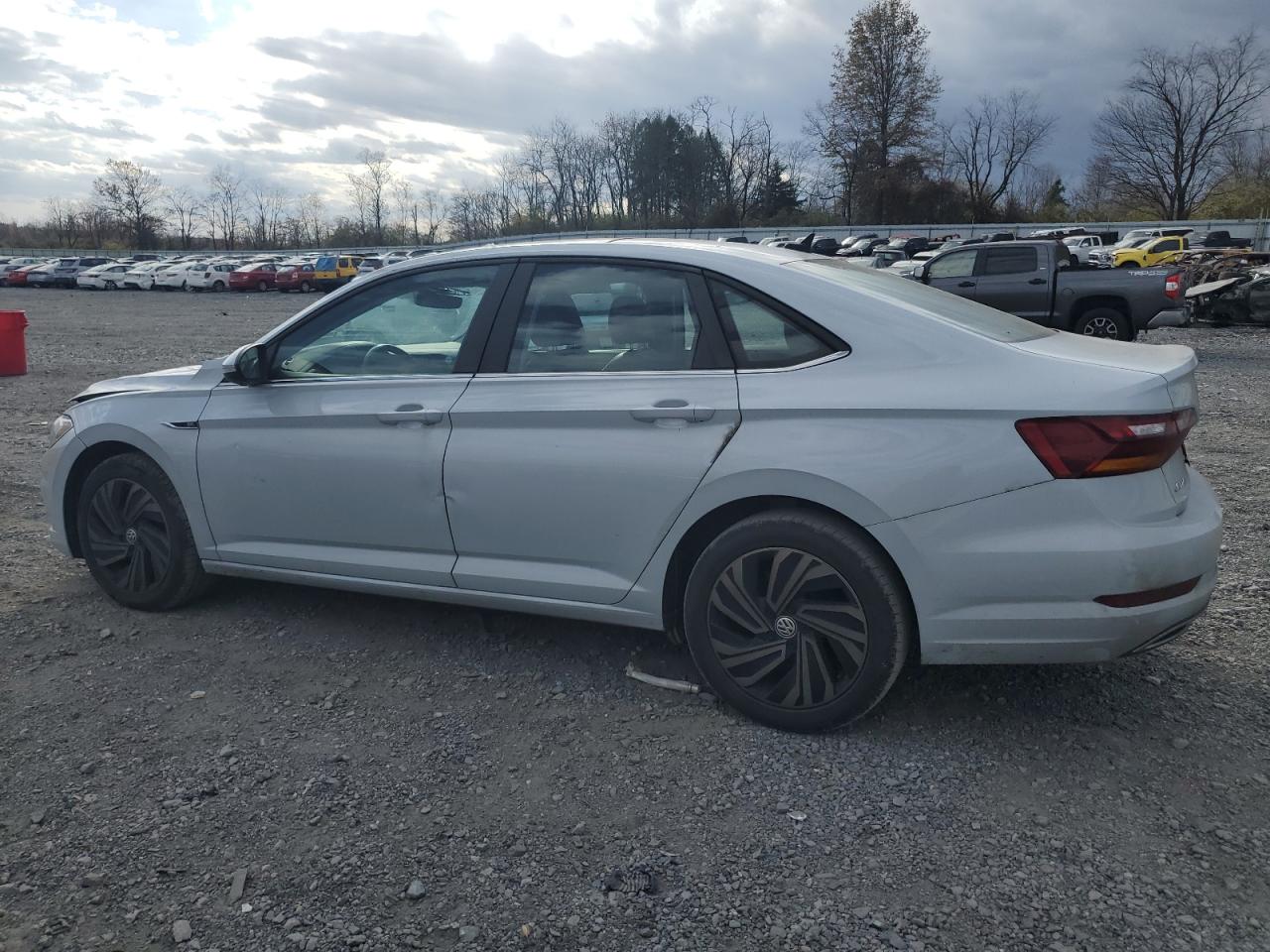 2019 Volkswagen Jetta - Image 2