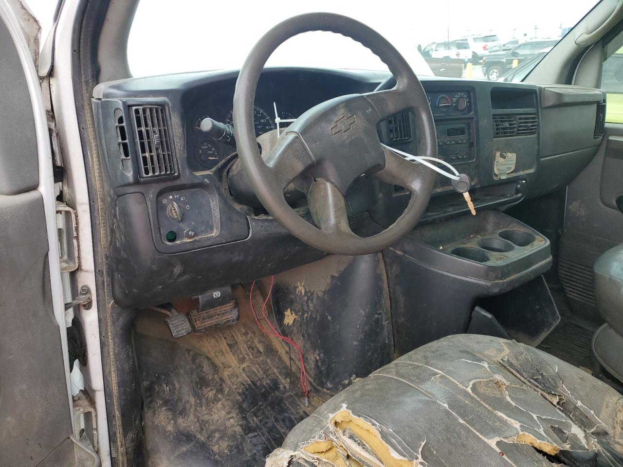 2007 Chevrolet Express - Image 8