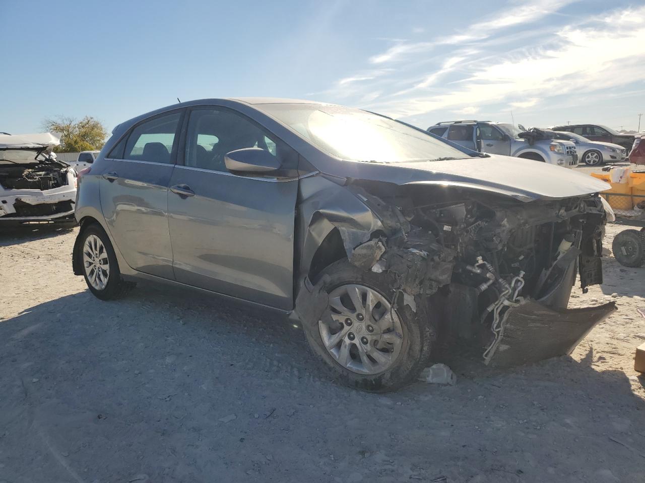 VIN KMHD35LH1HU368856 2017 HYUNDAI ELANTRA no.4