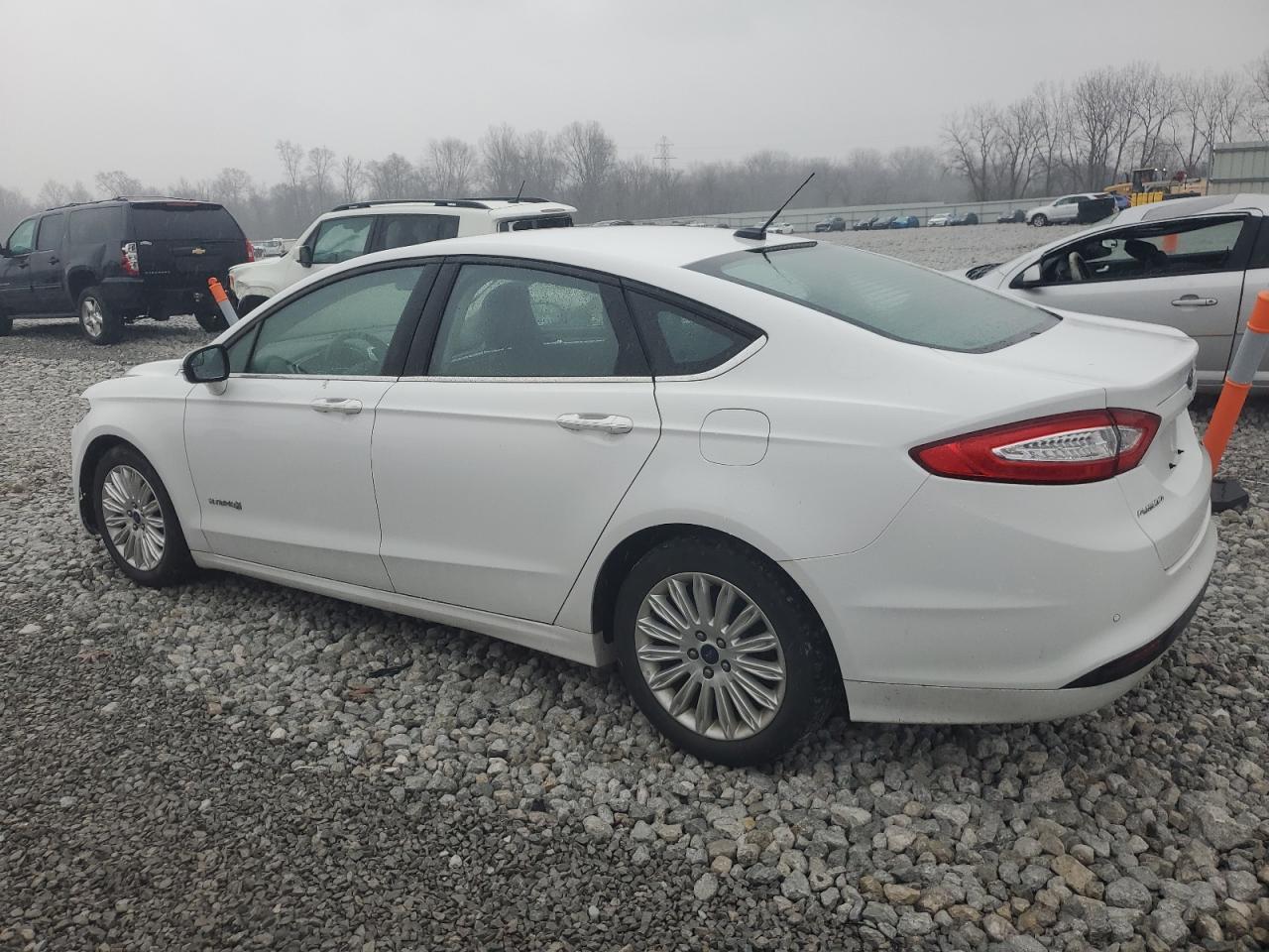 2016 Ford Fusion - Image 2