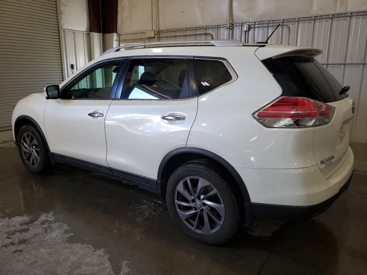 2016 Nissan Rogue - Image 2