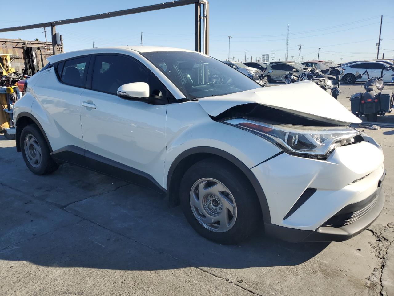 VIN NMTKHMBX8JR028306 2018 TOYOTA C-HR no.4