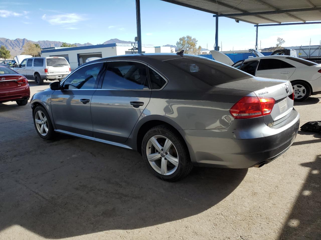 2015 Volkswagen Passat - Image 2