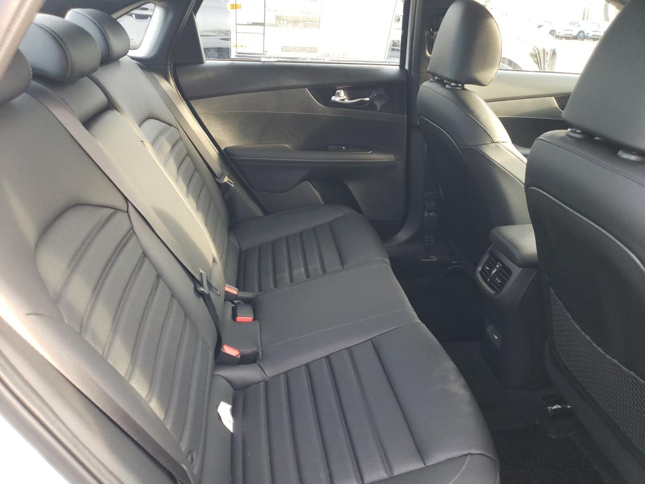 2024 Kia Forte - Image 10