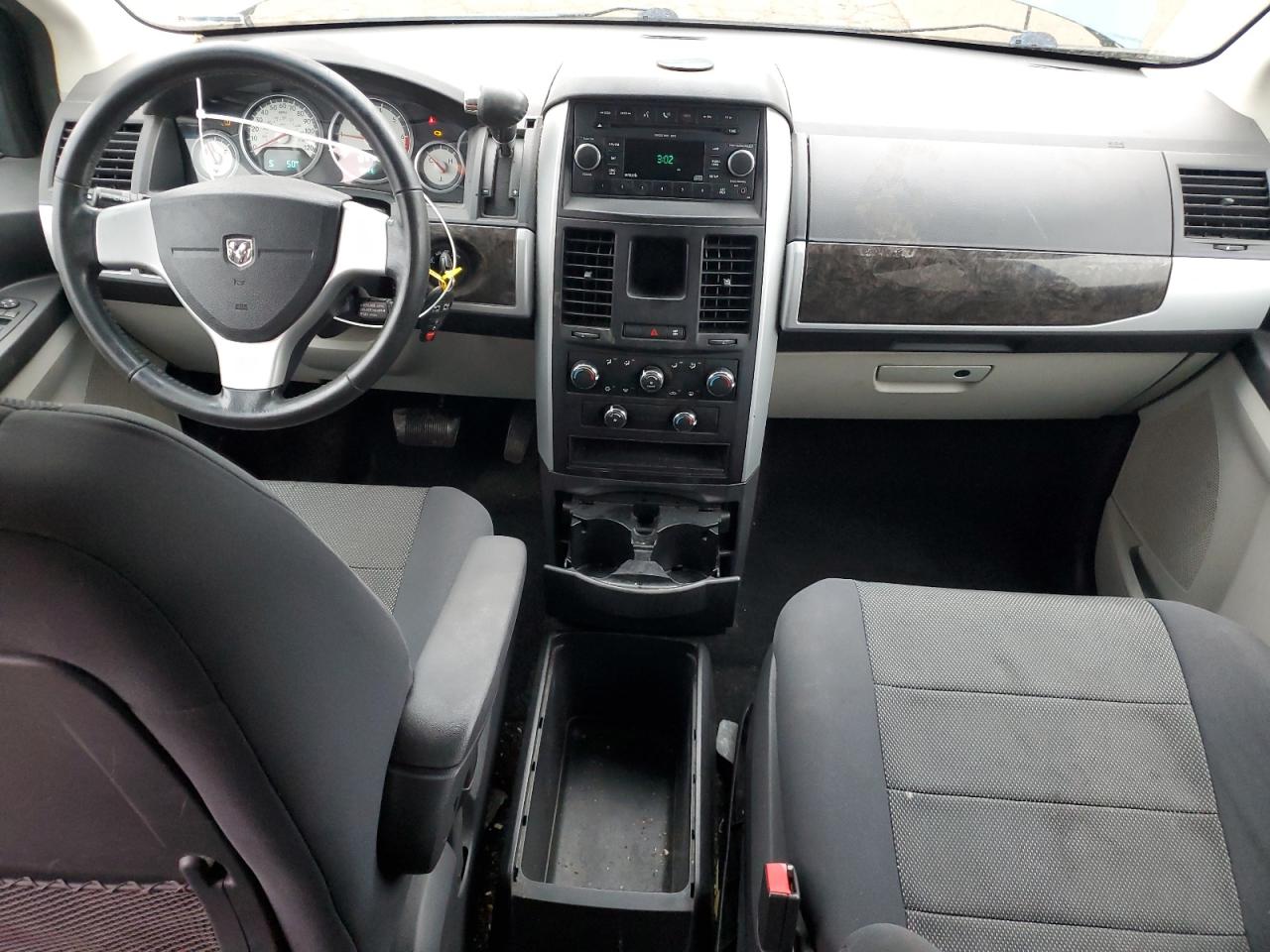 2009 Dodge Caravan - Image 8