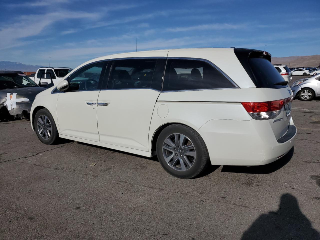 VIN 5FNRL5H95GB105059 2016 HONDA ODYSSEY no.2