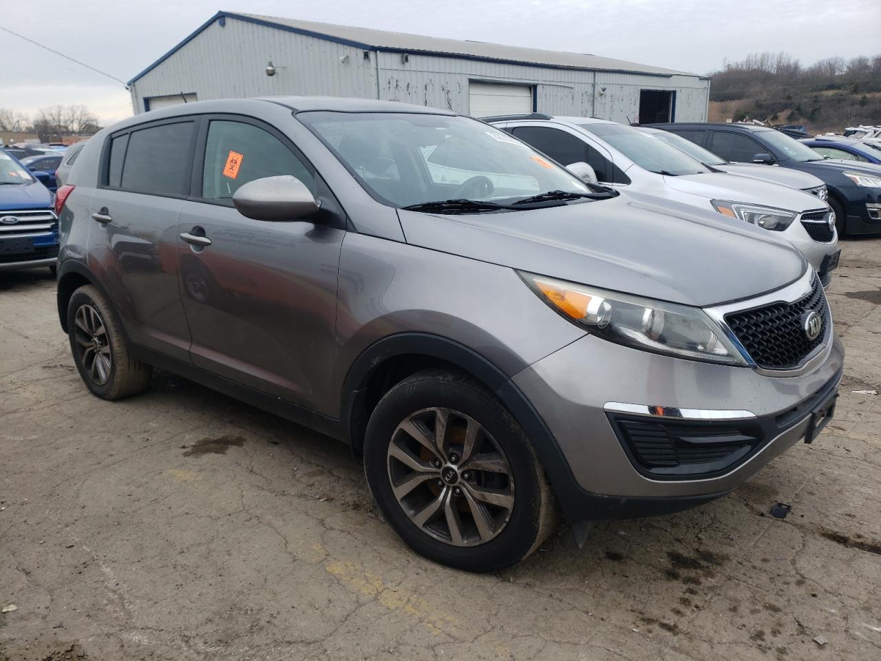 VIN KNDPBCAC9G7806911 2016 KIA SPORTAGE no.4