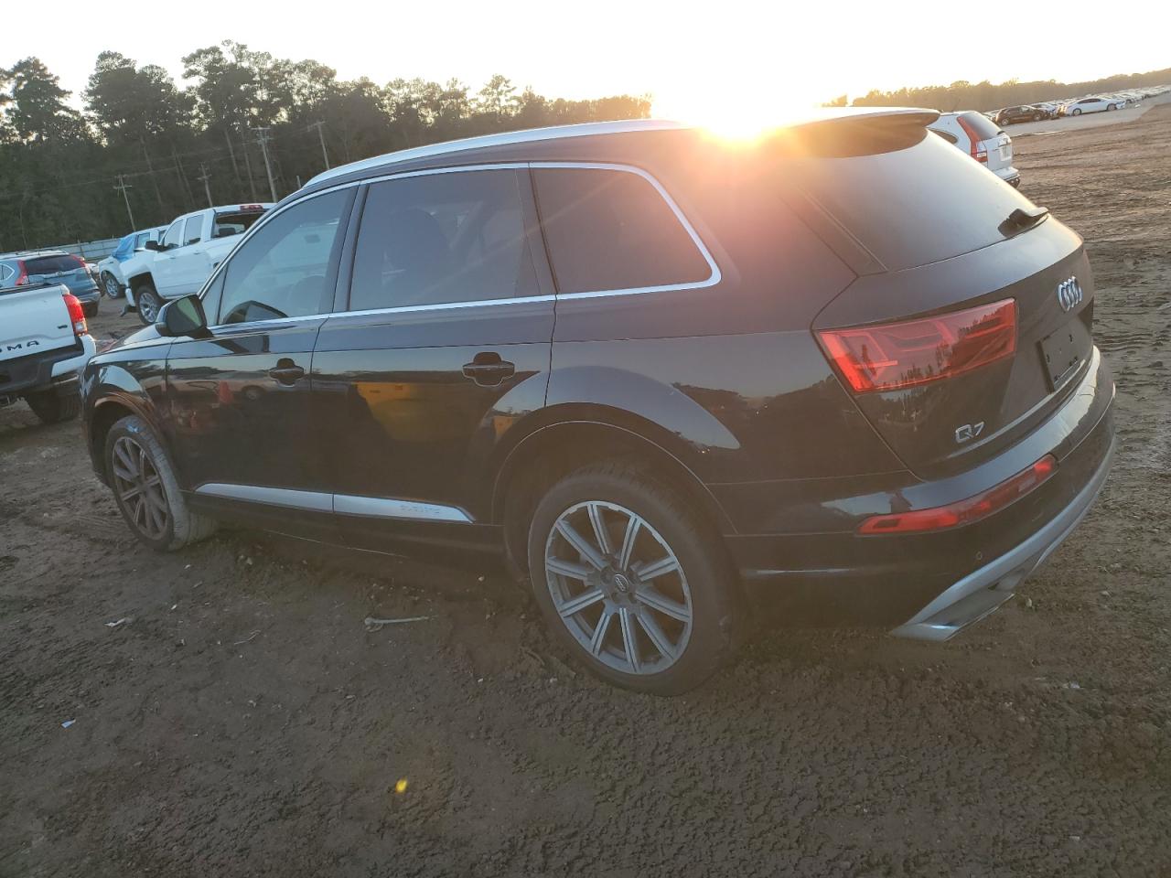 2017 Audi Q7 - Image 2
