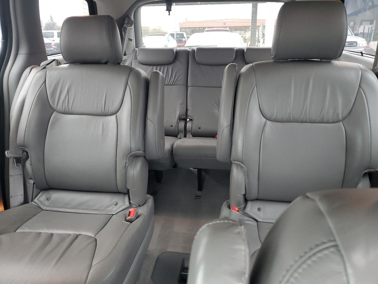 2008 Toyota Sienna - Image 10