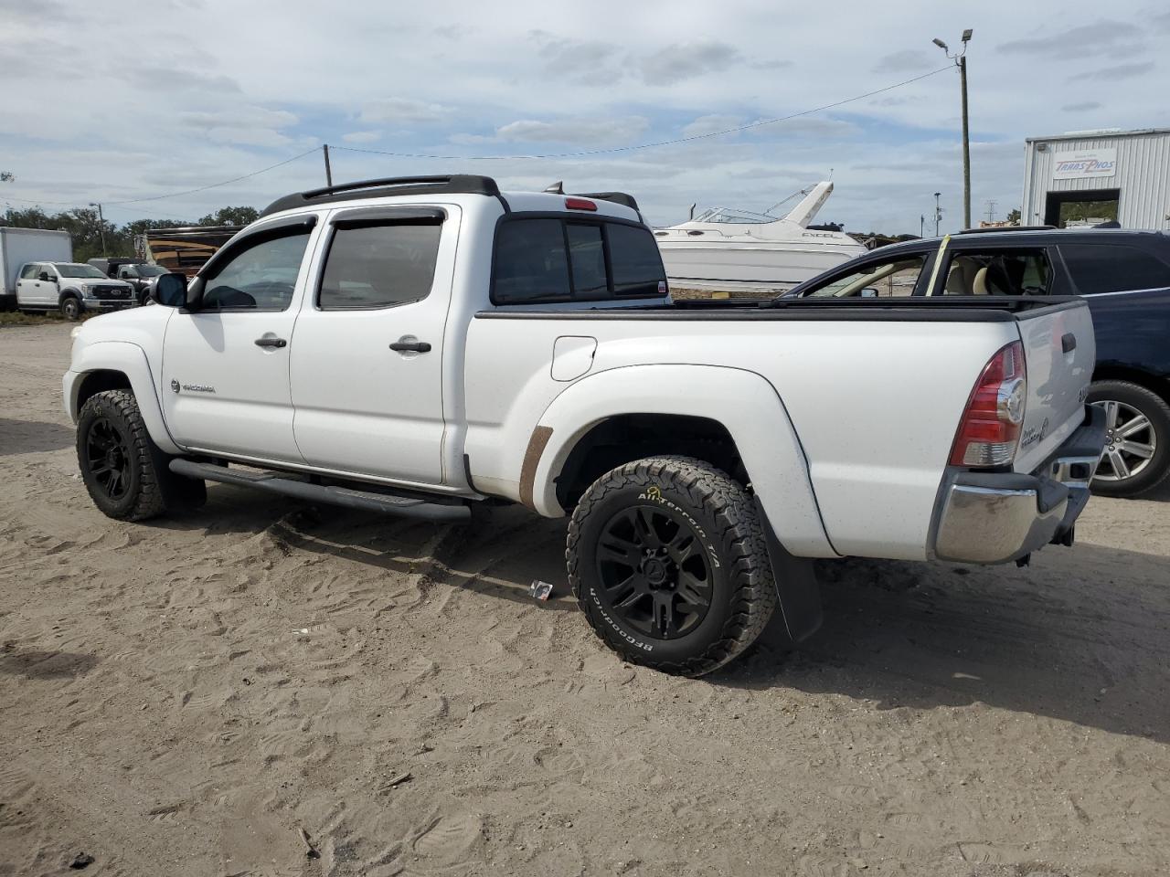 VIN 3TMKU4HN1FM043949 2015 TOYOTA TACOMA no.2