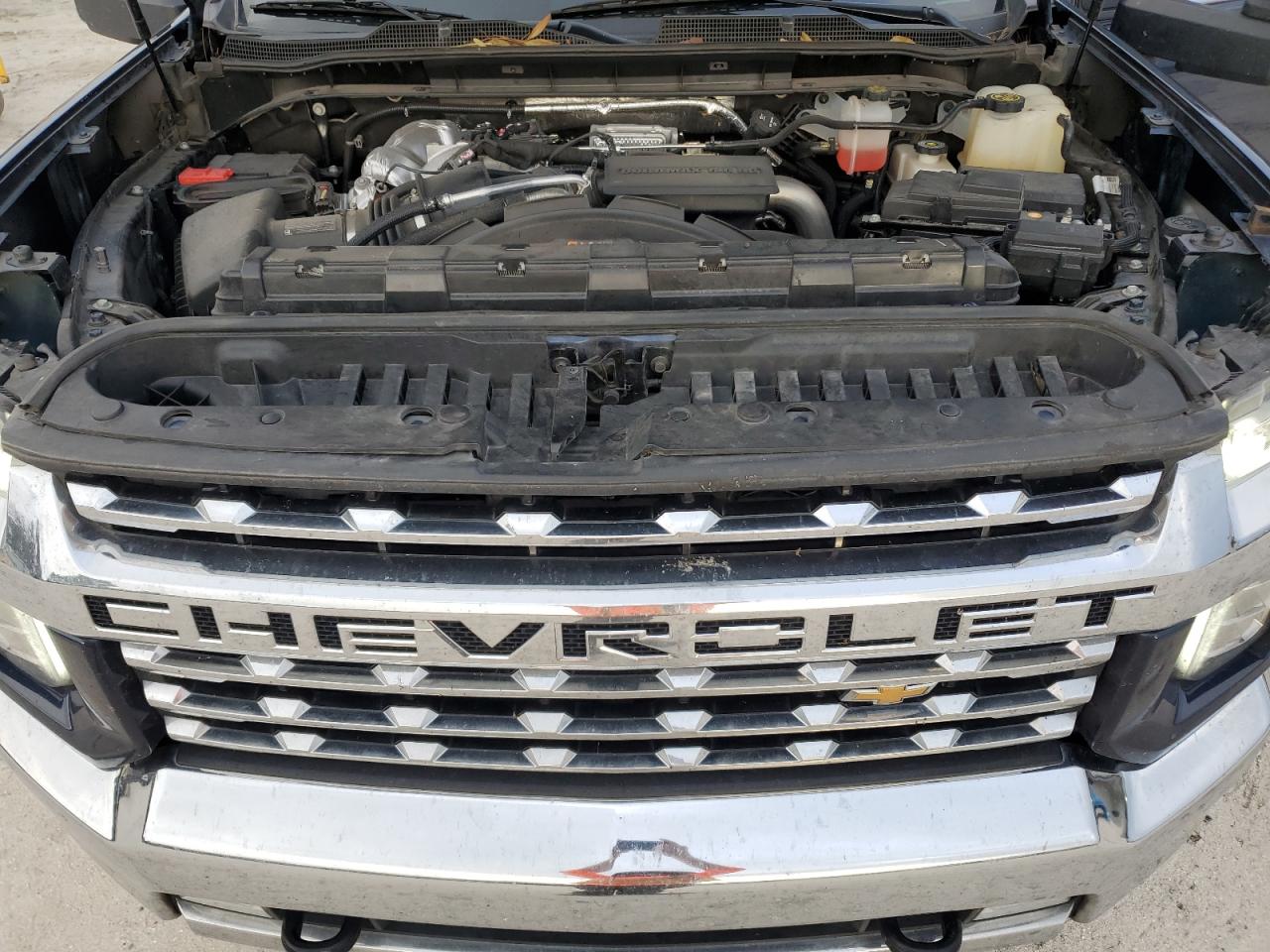 2022 Chevrolet Silverado - Image 13